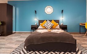 Pine Suite - Studio Apartment - Talbot Road